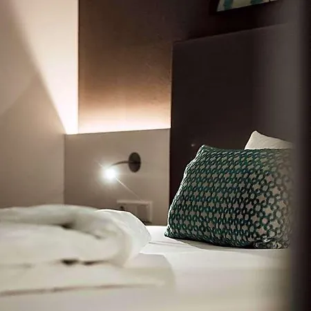 3g Hotel *